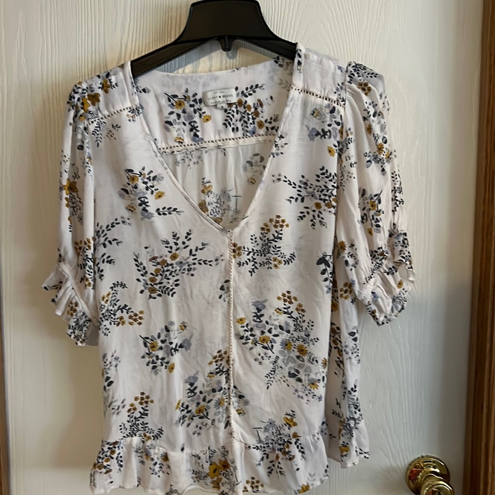Lucky Brand v- necked blouse size M